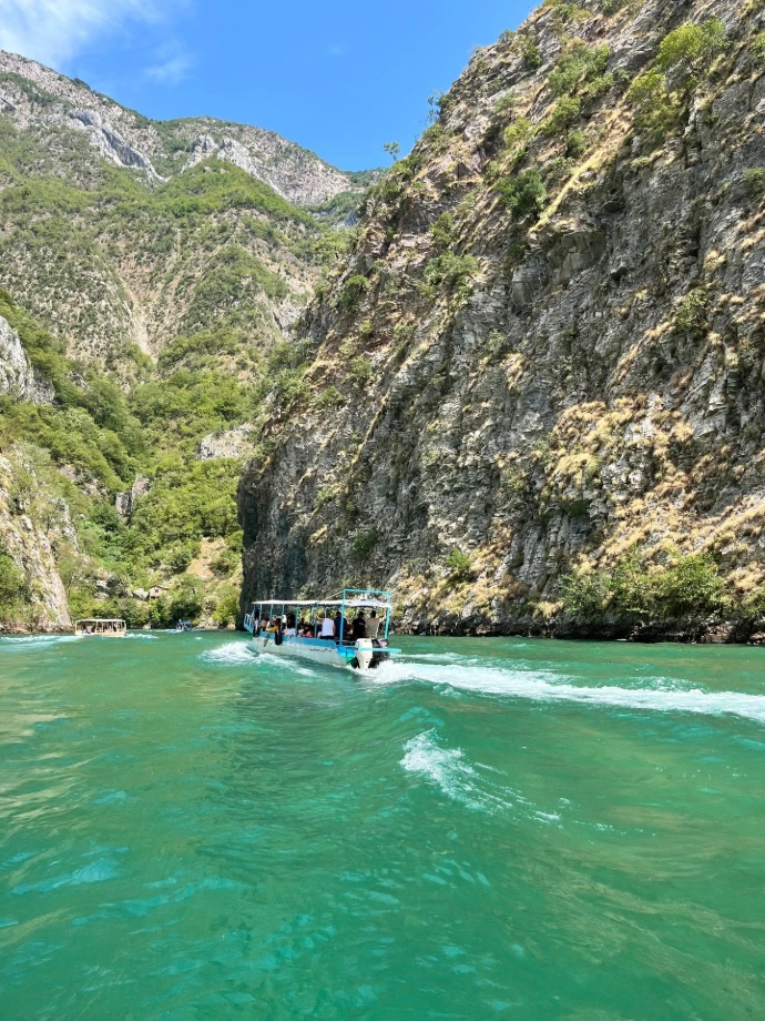 Komani Lake, Albânia