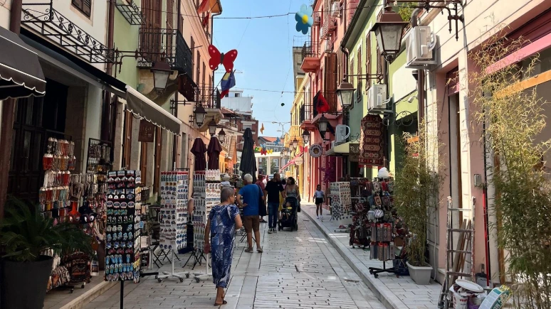 Komani Lake, Albânia